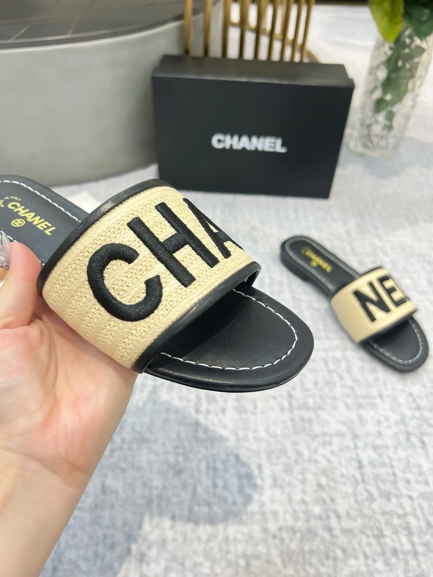 💕💕Factory direct selling price p340💕💕 Genuine leather sole +30 CHANEL, the upper uses three-dimensional electric embroidery technology, the upper foot is comfortable, soft and breathable, must-have size 35-43, leather sole +30